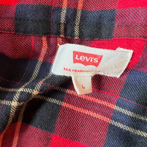 Levi’s plaid button up shirt, new without tags - Picture 2 of 3
